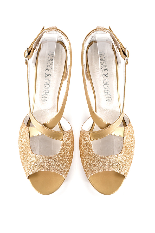 Gold women's closed back sandals, with crossed straps. Round toe. Low flare heels. Top view - Florence KOOIJMAN